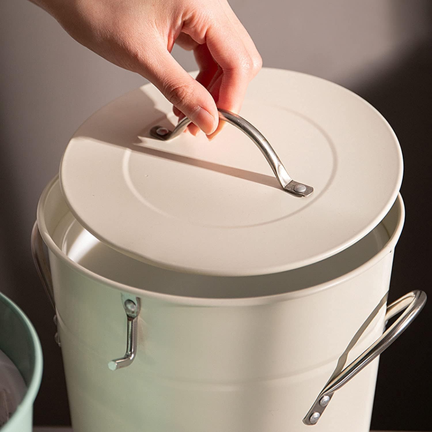 Ice Bucket, Double Wall Ice Buckets, Beverage Cooler Bucket with Scoop & Lid - 4.5 Liter Container - Rustic Vintage Farmhouse Storage Ice Bucket