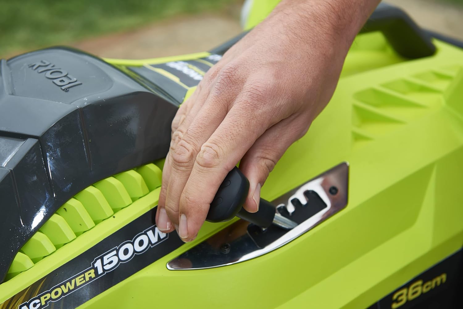 Ryobi 5133002345 RLM15E36H 1500W Electric Lawnmower 36cm Cutting Width, 1500 W