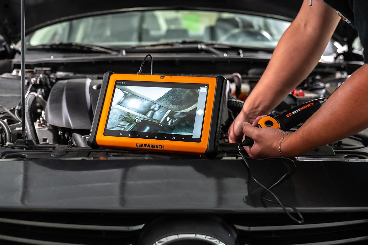 GEARWRENCH 10' Pro Command Wireless Bi-Directional Diagnostic Tablet with Rapid-Charge Dock, Includes 4 Years of Software Updates | GWSMART10