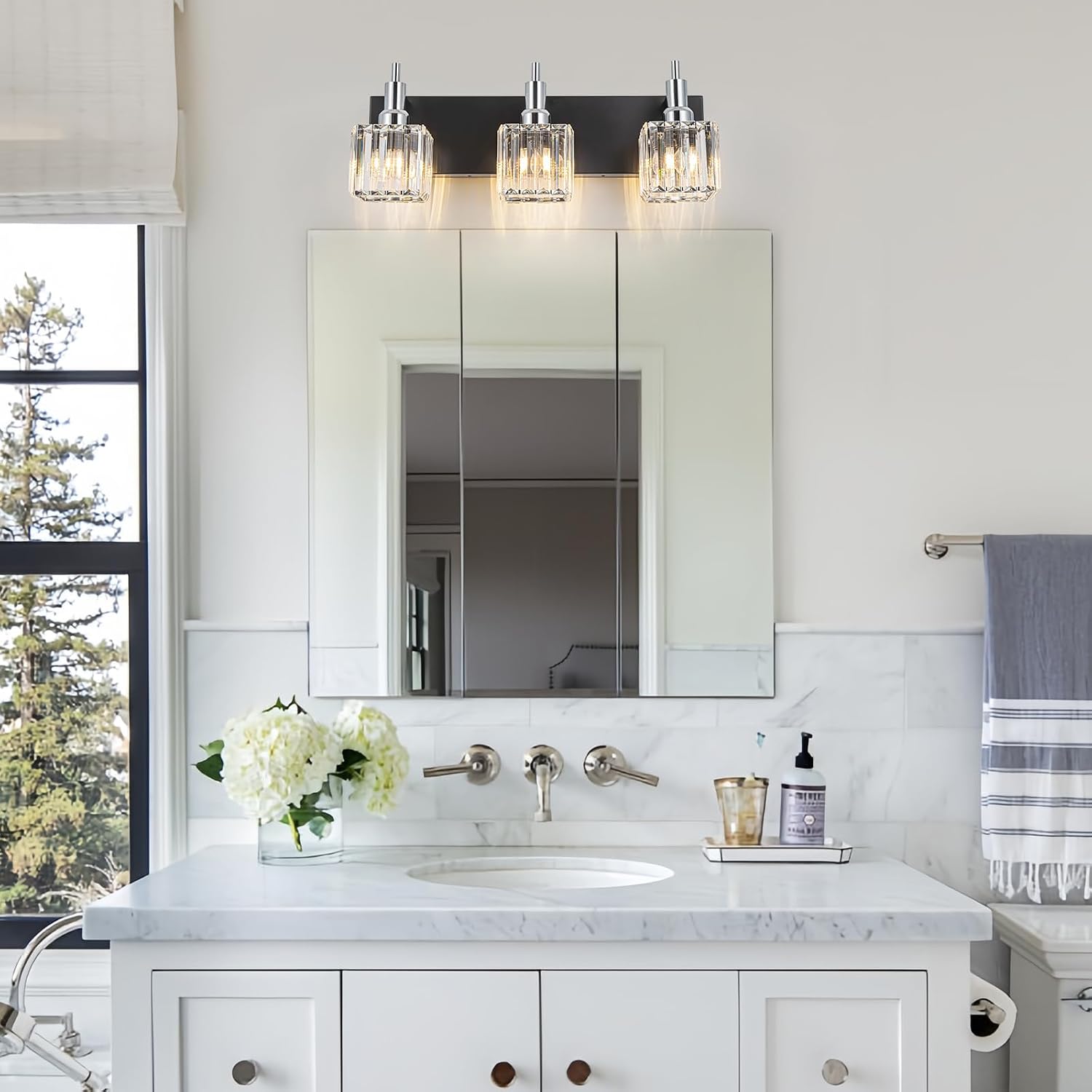 Chrome Bathroom Vanity Lights, Modern 3 Lights Crystal Bathroom Lighting Fixtures Over Mirror Black Chrome Wall Light with Square Shade
