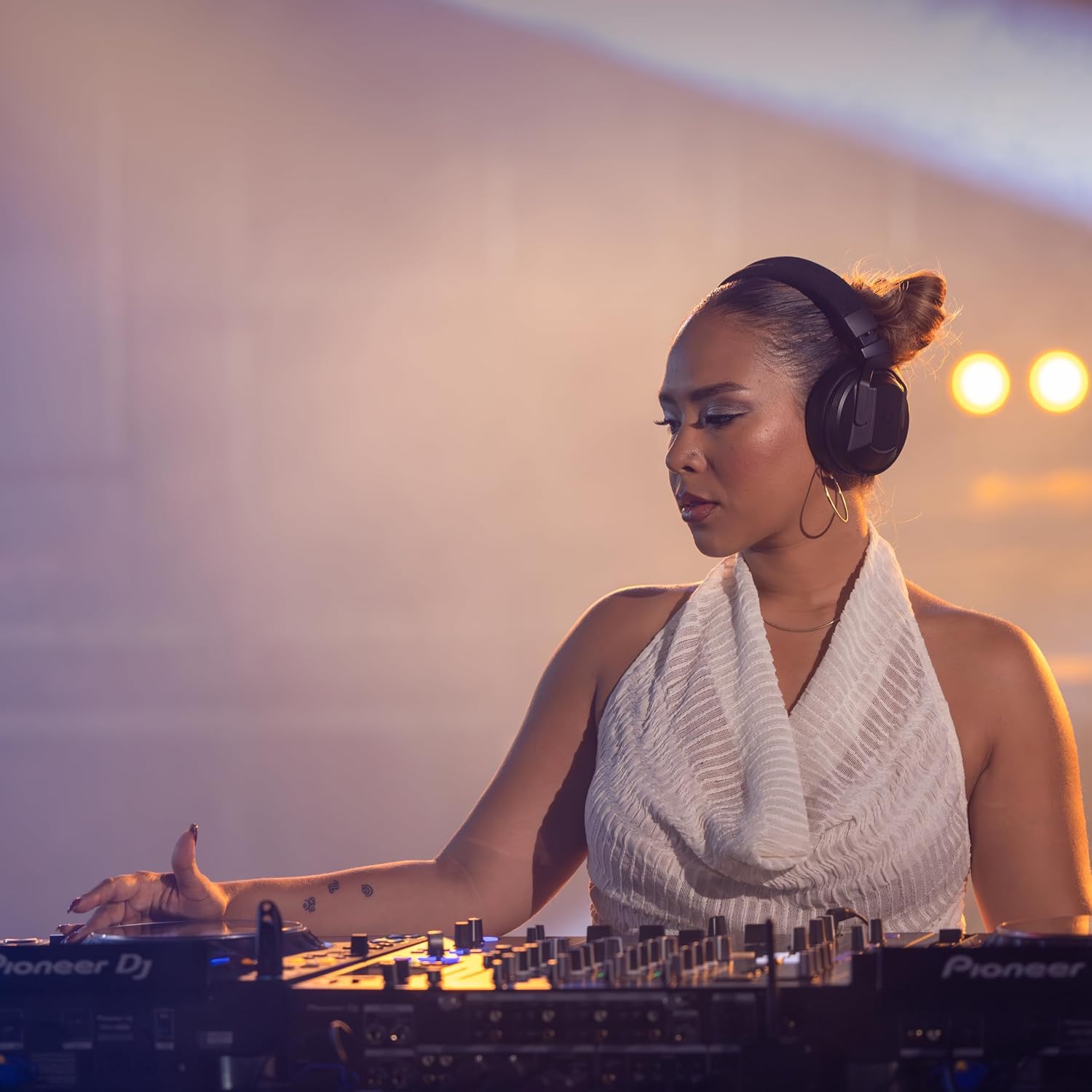 AlphaTheta HDJ-F10 Professional Wireless DJ Headphones