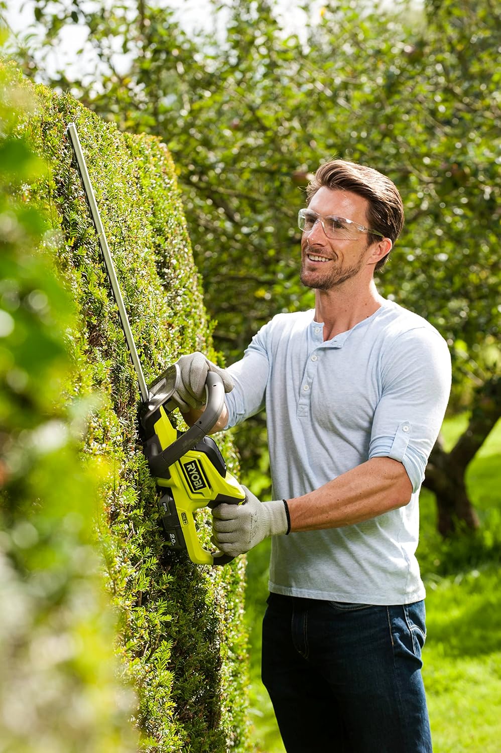RYOBI - ONE+ 18V Cordless Electric Battery Hedge Trimmer - 45cm Blades for Young Hedges, Fine Twigs, Small Plants and Ornaments - Comes with 1 Protective Sheath - OHT1845