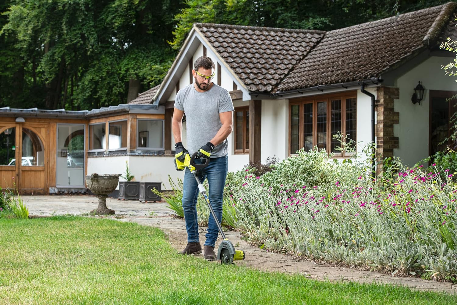 Ryobi RY18EGA-0 18V ONE+ Cordless 22cm Edger (Bare Tool)