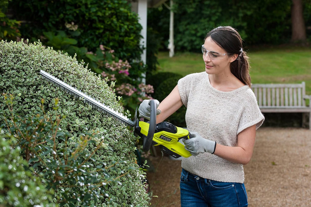 RYOBI - ONE+ 18V Cordless Electric Battery Hedge Trimmer - 45cm Blades for Young Hedges, Fine Twigs, Small Plants and Ornaments - Comes with 1 Protective Sheath - OHT1845